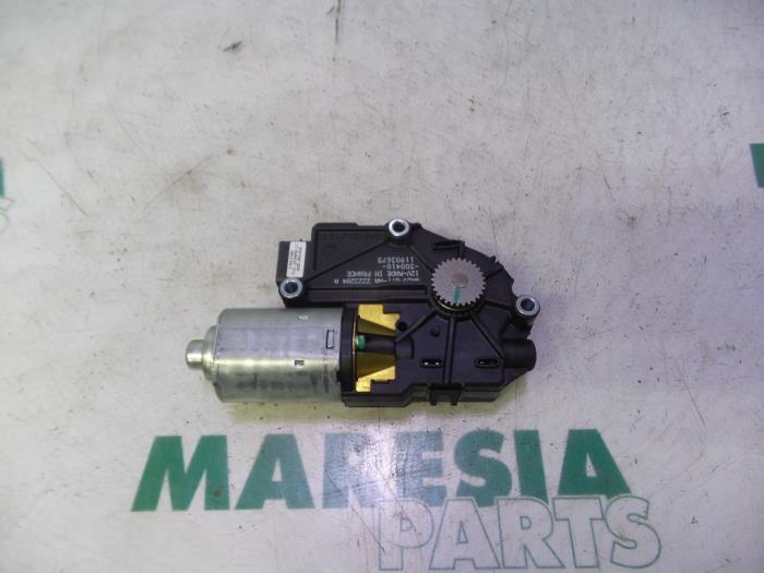 Używane Silnik szyberdachu Peugeot 5008 I (0A/0E) 2.0 HDiF 16V Cena € 89,99 Procedura marży oferowane przez Maresia Parts