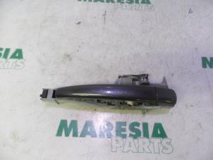 Used Rear door handle 4-door, left Peugeot 5008 I (0A/0E) 2.0 HDiF 16V Price € 35,00 Margin scheme offered by Maresia Parts