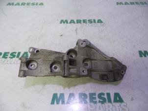 Used Support (miscellaneous) Renault Clio III (BR/CR) 1.4 16V Price € 25,00 Margin scheme offered by Maresia Parts