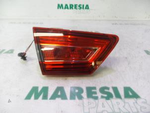 Used Rear fog light Renault Clio IV (5R) 1.5 dCi 90 FAP Price € 35,00 Margin scheme offered by Maresia Parts