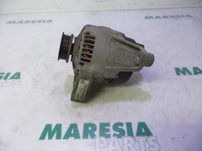 Begagnade Dynamo Fiat Punto II (188) 1.2 16V Pris € 40,00 Marginaltabell erbjuds av Maresia Parts