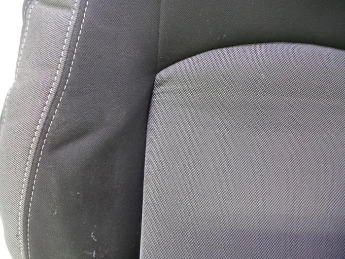 Revêtement siège gauche d'un Peugeot 206 (2A/C/H/J/S) 1.4 XR,XS,XT,Gentry 2006