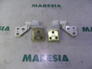 Used Rear door hinge, right Peugeot Partner Tepee (7A/B/C/D/E/F/G/J/P/S) 1.6 HDI 90 Price € 40,00 Margin scheme offered by Maresia Parts