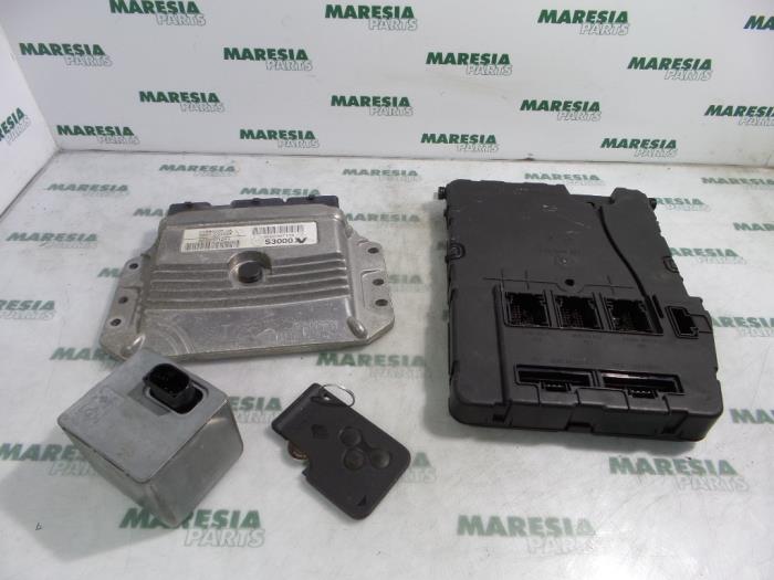 Used Engine management computer Renault Grand Scénic II (JM) 2.0 16V Price € 324,99 Margin scheme offered by Maresia Parts