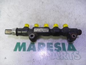 Used Fuel injector nozzle Peugeot 307 SW (3H) 1.6 HDiF 110 16V Price € 30,00 Margin scheme offered by Maresia Parts
