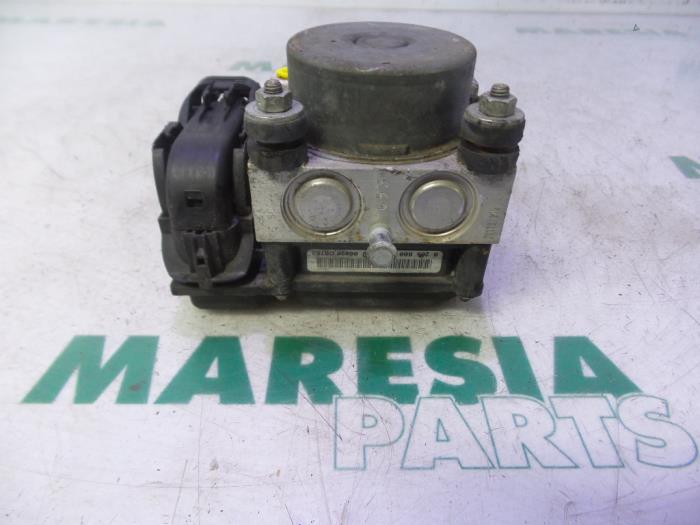 Begagnade ABS-pump Fiat Punto Evo (199) 1.3 JTD Multijet Start&Stop 16V Van Pris € 75,00 Marginaltabell erbjuds av Maresia Parts