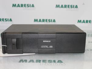 Used CD changer Renault Grand Scénic II (JM) 1.9 dCi 120 Price € 45,00 Margin scheme offered by Maresia Parts