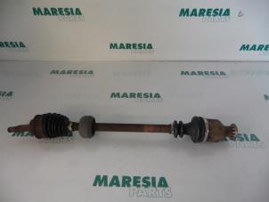Used Front drive shaft, right Renault Scénic I (JA) 1.6 16V Price € 35,00 Margin scheme offered by Maresia Parts