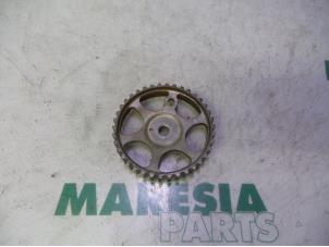 Used Camshaft sprocket Peugeot 206 Price € 25,00 Margin scheme offered by Maresia Parts