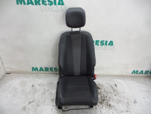 Używane Fotel prawy Renault Megane III Grandtour (KZ) 1.5 dCi 110 Cena € 105,00 Procedura marży oferowane przez Maresia Parts