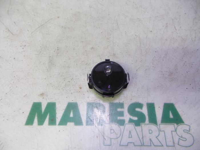 Begagnade Regnsensor Renault Scénic II (JM) 1.6 16V Pris € 25,00 Marginaltabell erbjuds av Maresia Parts