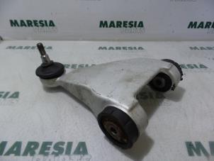 Usagé Bras de suspension haut avant gauche Alfa Romeo 166 3.0 V6 24V Prix € 25,00 Règlement à la marge proposé par Maresia Parts