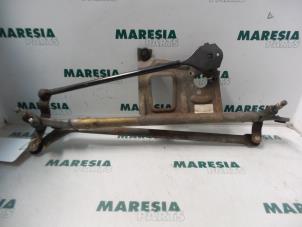 Usagé Mécanique essuie-glace Alfa Romeo 166 3.0 V6 24V Prix € 50,00 Règlement à la marge proposé par Maresia Parts