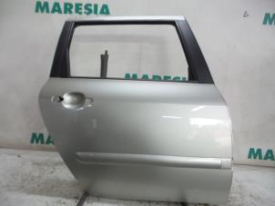 Używane Drzwi prawe tylne wersja 4-drzwiowa Peugeot 307 SW (3H) 2.0 16V Cena € 74,99 Procedura marży oferowane przez Maresia Parts