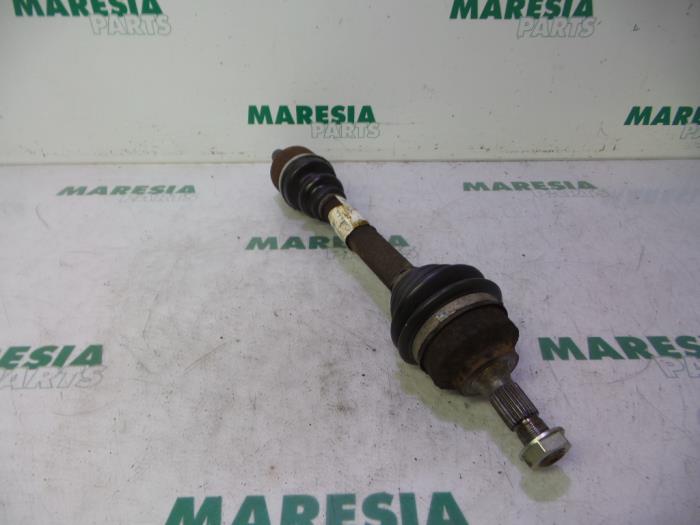 Front drive shaft, left from a Peugeot 307 SW (3H) 2.0 16V 2005