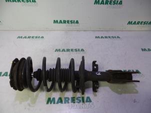 Used Front shock absorber rod, right Renault Espace (JK) 2.2 dCi 16V Price € 65,00 Margin scheme offered by Maresia Parts