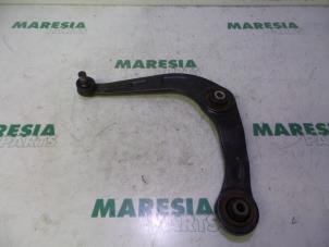 Usagé Bras de suspension bas avant gauche Peugeot 206 (2A/C/H/J/S) 2.0 GTI 16V Prix € 25,00 Règlement à la marge proposé par Maresia Parts