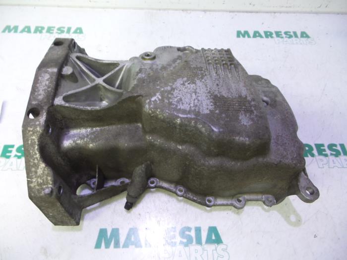 Usagé Couvercle carter Renault Clio III Estate/Grandtour (KR) 1.5 dCi FAP Prix € 40,00 Règlement à la marge proposé par Maresia Parts