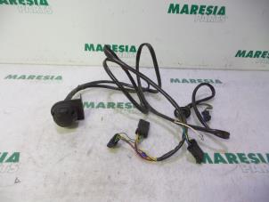Usagé Kit câble crochet de traction Renault Clio III (BR/CR) 1.4 16V Prix € 25,00 Règlement à la marge proposé par Maresia Parts