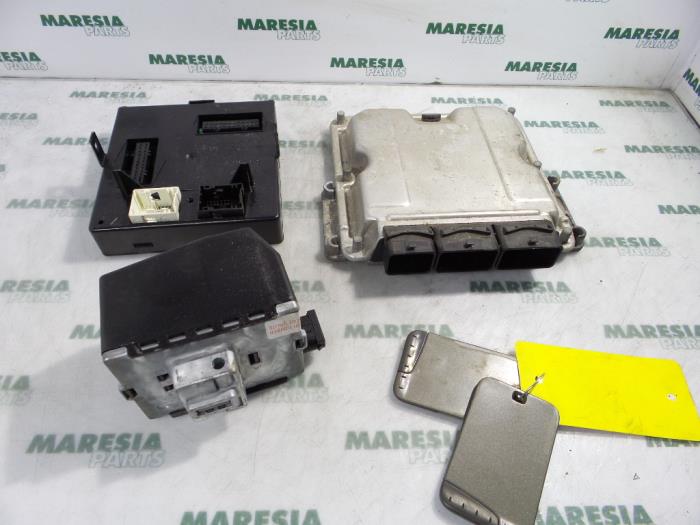 Used Engine management computer Renault Laguna II (BG) 2.2 dCi 150 16V Price € 262,50 Margin scheme offered by Maresia Parts