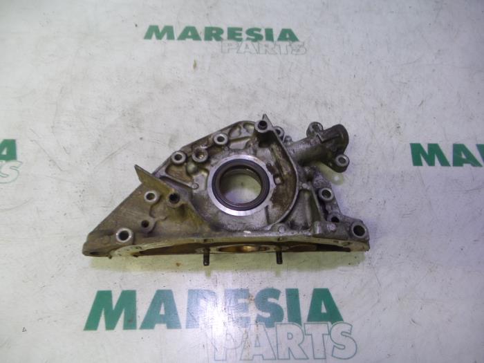 Używane Pompa oleju Peugeot 607 (9D/U) 2.0 16V Cena € 50,00 Procedura marży oferowane przez Maresia Parts