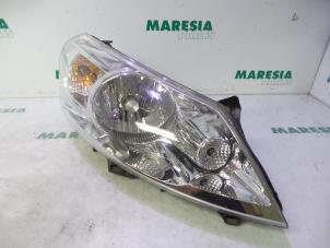 Używane Reflektor prawy Peugeot Expert (G9) 1.6 HDi 90 Cena € 108,90 Z VAT oferowane przez Maresia Parts