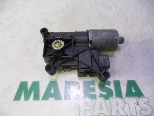 Used Sunroof motor Peugeot 308 (4A/C) 1.6 HDiF 16V Price € 80,00 Margin scheme offered by Maresia Parts