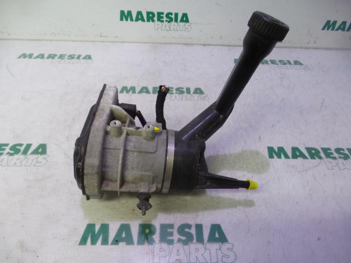 Usagé Pompe de direction Peugeot 308 (4A/C) 1.6 HDiF 16V Prix € 74,95 Règlement à la marge proposé par Maresia Parts