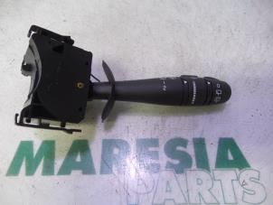 Used Wiper switch Renault Twingo II (CN) 1.5 dCi 90 FAP Price € 60,00 Margin scheme offered by Maresia Parts