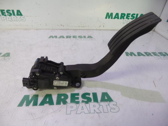 Begagnade Gaspedalsensor Renault Twingo II (CN) 1.5 dCi 90 FAP Pris € 19,95 Marginaltabell erbjuds av Maresia Parts