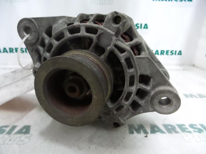 Usagé Dynamo Lancia Dedra SW 1.8 GT 16V VVT Prix € 50,00 Règlement à la marge proposé par Maresia Parts
