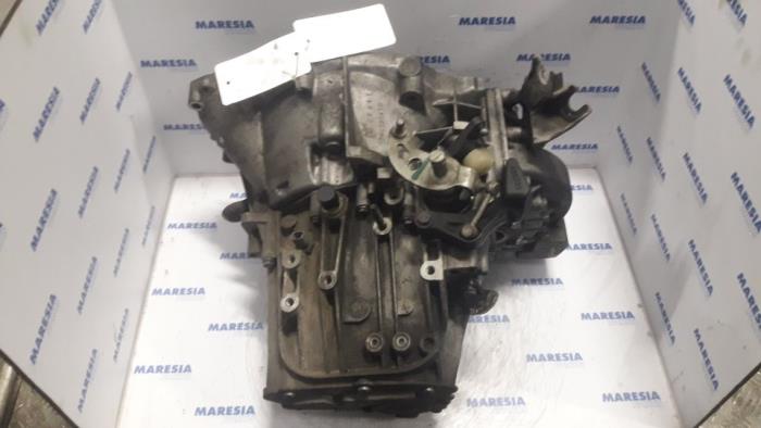 Gearbox from a Peugeot 407 SW (6E) 2.0 HDiF 16V 2008