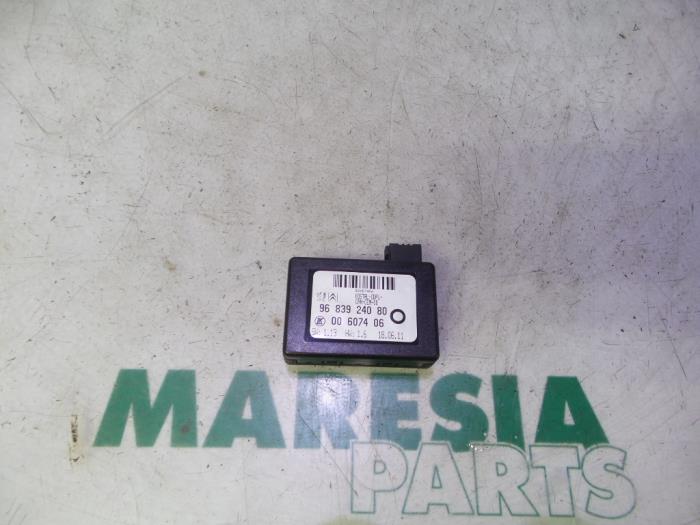 Begagnade Regnsensor Peugeot 207/207+ (WA/WC/WM) 1.4 16V VTi Pris € 25,00 Marginaltabell erbjuds av Maresia Parts