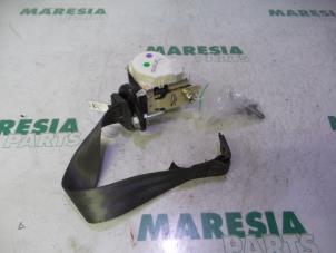 Used Rear seatbelt, right Renault Clio III (BR/CR) 1.2 16V 75 Price € 30,00 Margin scheme offered by Maresia Parts
