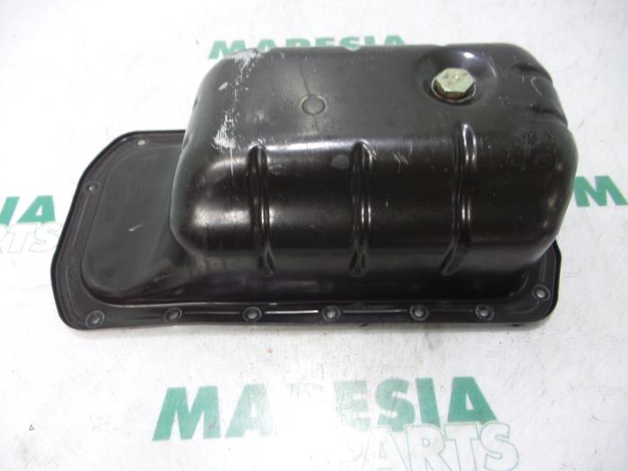Usagé Couvercle carter Peugeot 206 (2A/C/H/J/S) 1.4 HDi Prix € 29,99 Règlement à la marge proposé par Maresia Parts