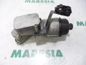 Używane Uchwyt filtra oleju Peugeot 206 (2A/C/H/J/S) 1.4 HDi Cena € 35,00 Procedura marży oferowane przez Maresia Parts