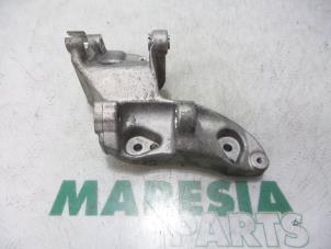 Używane Wspornik (rózne) Peugeot 206 (2A/C/H/J/S) 1.4 HDi Cena € 20,00 Procedura marży oferowane przez Maresia Parts