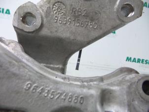Motorlager van een Peugeot 206 (2A/C/H/J/S) 1.4 HDi 2003