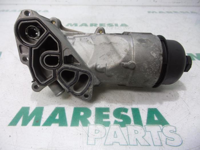 Oil filter holder from a Peugeot 206 (2A/C/H/J/S) 1.4 HDi 2003