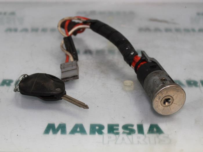 Cerradura de contacto y llave de un Citroën Xantia (X1/2) 1.8i X,SX,Harmonie,Sensation 16V 1997