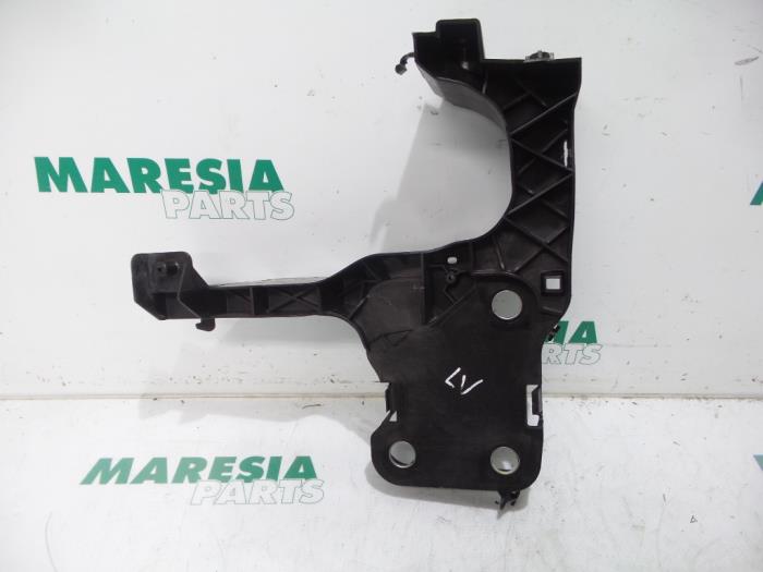 Używane Panel przedni Renault Megane II Grandtour (KM) 1.6 16V Cena € 20,00 Procedura marży oferowane przez Maresia Parts