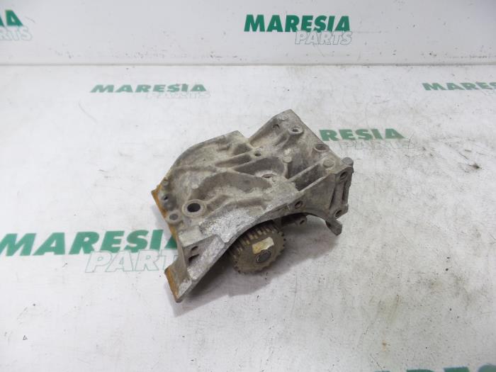 Używane Pompa wodna Peugeot 106 I 1.0i Cena € 35,00 Procedura marży oferowane przez Maresia Parts