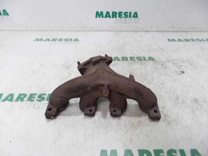 Exhaust manifold from a Peugeot 106 I 1.0i 1994