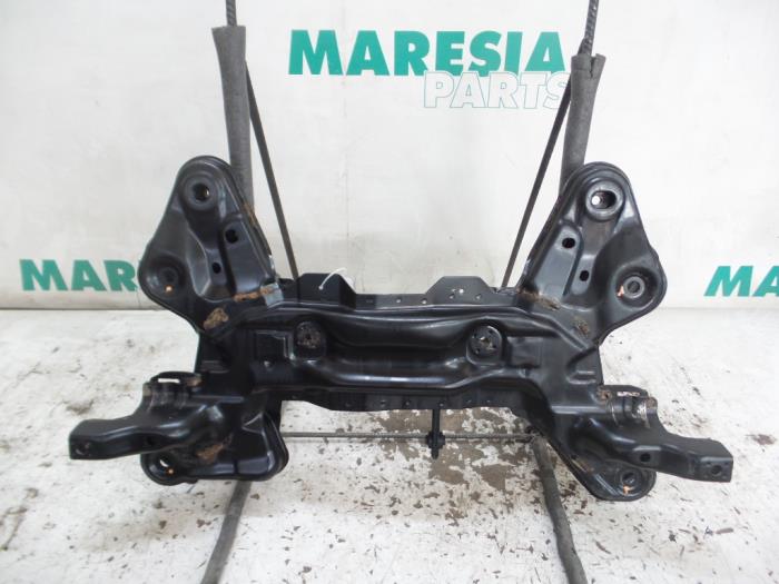 Subframe from a Peugeot 208 I (CA/CC/CK/CL) 1.4 HDi 2013