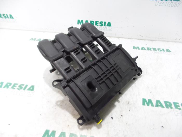 Begagnade Insugsrör Renault Clio II (BB/CB) 1.2 16V Pris € 75,00 Marginaltabell erbjuds av Maresia Parts