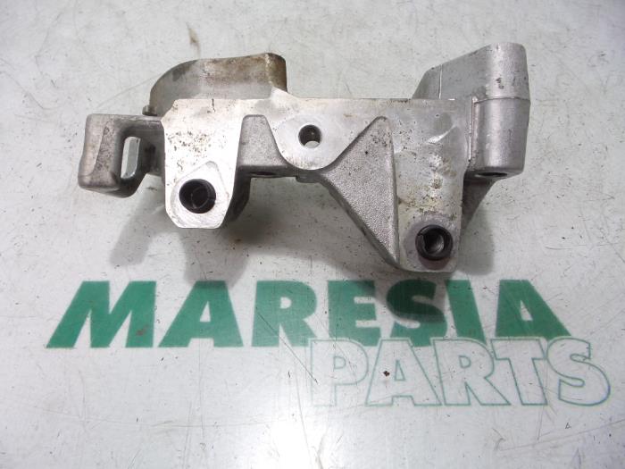 Used Engine mount Peugeot 308 (4A/C) 1.6 HDiF 16V Price € 50,00 Margin scheme offered by Maresia Parts