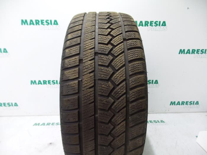 Używane Opona Peugeot 407 (6C/J) 2.0 HDiF 16V Cena € 50,00 Procedura marży oferowane przez Maresia Parts