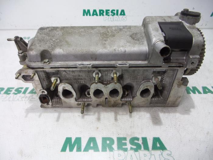 Cylinder head from a Fiat Punto II (188) 1.2 60 S 3-Drs. 2000