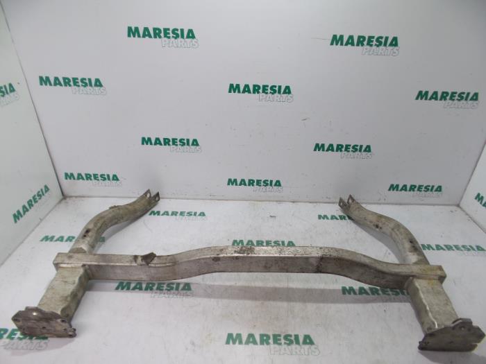 Used Subframe Peugeot 407 (6C/J) 2.0 HDiF 16V Price € 69,99 Margin scheme offered by Maresia Parts