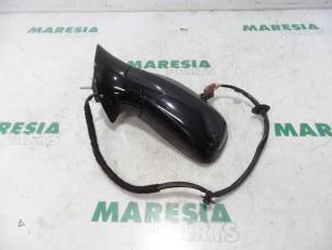 Used Wing mirror, left Peugeot 407 (6C/J) 2.0 HDiF 16V Price € 131,25 Margin scheme offered by Maresia Parts